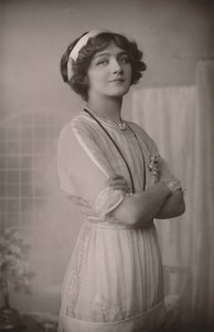 Miss Lily Elsie, 1886-1962, als Alice in der Dollarprinzessin, ca. 1930 von Unbekannt