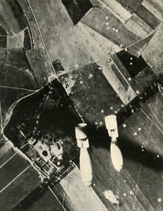 Mehr britische Bomben auf einem feindlich gehaltenen Flugplatz, 1939-1940 von Unbekannt