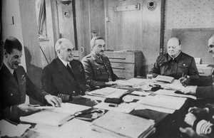 Mr. Churchill auf einer Konferenz an Bord eines Schiffes, 1943-1944