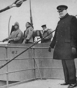 Mr. Churchill mit einer britischen und amerikanischen Geschützmannschaft, 1943-44 von Unbekannt