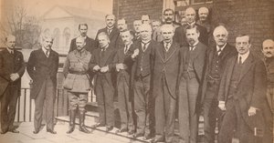 Mr. Lloyd George, Premierminister, und einige seiner Kollegen im Jahr 1917, ca. 1917, 1935 von Unbekannt