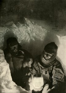 Murray und Priestley steigen in einen Schacht in Green Lake hinab, um 1908, 1909