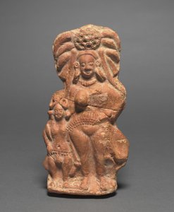 Naturgöttin Yakshi mit Zwerg-Hermaphrodit, ca. 100 v. Chr.