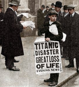 Zeitungsjunge mit Nachrichten über die Titanic-Katastrophe, 14. April 1912 von Unbekannt