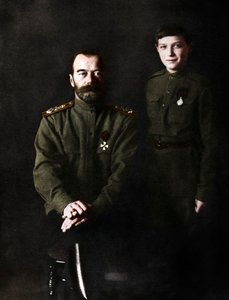 Nikolaus II., Zar von Russland und sein Sohn Alexei in Militäruniform