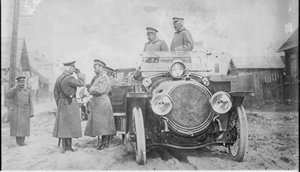 Nikolaus II. von Russland, Großherzog Nikolaus Nikolajewitsch und General Graf Georgi Bobrinsky