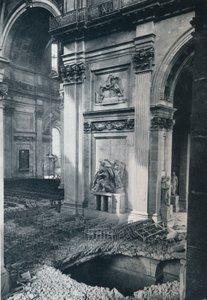 Nordquerhaus der St. Pauls Kathedrale nach dem Bombenangriff, 1941 von Unbekannt