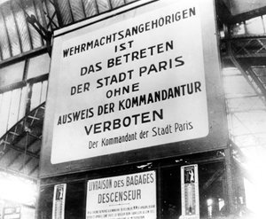 Hinweis in einem Bahnhof im deutsch besetzten Paris, 17. Juli 1940 von Unbekannt