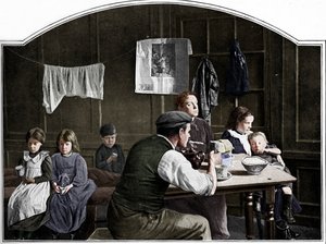 Altes Zimmer in Slumland, London, um 1900-1901 von Unbekannt