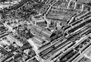 Olympia und das Hauptquartier der Post Office Savings Bank, London, 1926-1927 von Unbekannt