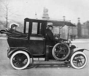 Am 2. März 1911 ging Innenminister Mr. Winston Churchill zum Palast, 1911 von Unbekannt