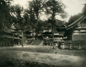 Einer von vielen Tempeln in Nikko, Japan, eine Pilgerstätte heiliger Schreine, 1936 von Unbekannt