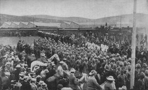Eines der schmerzhaften Ereignisse des Krieges: Gefangene britische Truppen marschieren nach Pretoria, 1902 von Unbekannt