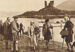Über das Meer nach Skye - Landung in Skye von der Yacht Golden Hind, 1933 1937 von Unbekannt