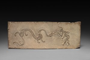 Tafel vom Modell-Kochherd: Fee füttert Lingzhi-Pilz an einen Drachen, 1. Jahrhundert v. Chr.