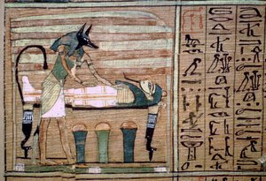 Papyrus von Anubis, der eine Mumie vorbereitet