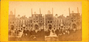 Pariser Kommune (1871): Blick auf das Rathaus nach dem Brand im Mai 1871. Anonyme Fotografie. Druck auf Karton Dim. 17x8 cm