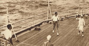 Partner - Ein Spiel Decktennis auf der Renown, 1927, 1937 von Unbekannt