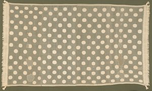 Peruanische Textilien: Mantel oder Wandbehang, Lendenschurz, Turban, gepolsterter Hut, Band mit Quasten, 1200-1460er Jahre von Unbekannt