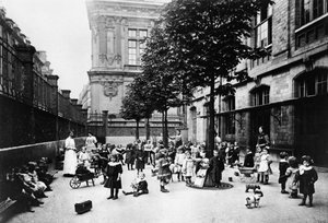 Fotografie von Kindern in der Schule während der Pariser Kommune, 1871