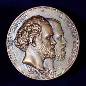 Pierre Janssen und Joseph Norman Lockyer, französischer und englischer Astronom von Unbekannt
