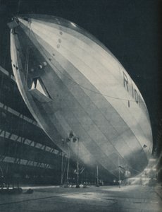 Bereit, in der riesigen Halle ihres Geburtsortes abzuheben, ca. 1935