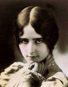 Porträt von Cleo de Merode. Fotografie, ca. 1900