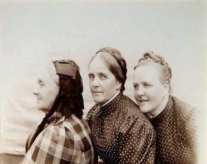 Porträt von drei Frauen, Russland, 1890er von Unbekannt