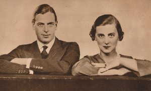 Prinz George und Prinzessin Marina, die sich am 28. August 1934 verlobten, 1935 von Unbekannt