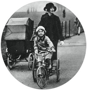 Prinzessin Elizabeth fährt Dreirad, März 1932, 1937 von Unbekannt