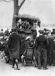 Punch-und-Judy-Show in Putney, London, 1926-1927 von Unbekannt