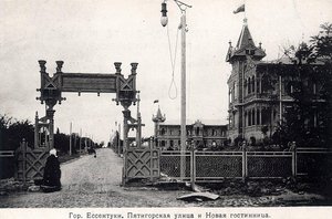 Pyatigorsk Straße und ein Hotel, Jessentuki, Russland, 1900er von Unbekannt