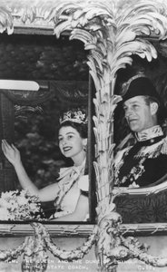 Königin Elizabeth II. und Herzog von Edinburgh in der Staatskutsche, Krönung, 2. Juni 1953 von Unbekannt