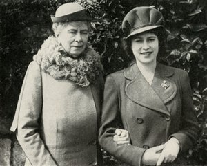 Königin Mary mit Prinzessin Elizabeth, April 1944
