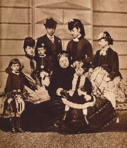 Königin Victoria mit ihrer Schwiegertochter und ihren Enkeln, ca. 1880 von Unbekannt