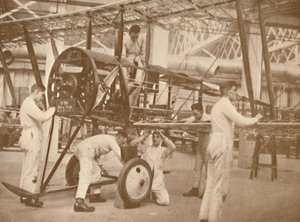 RAF-Lehrlinge beim Rüsten eines Flugzeugs an der Technischen Schule, Halton, Buckinghamshire, 1927 von Unbekannt