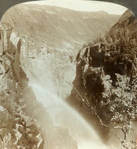 Regenbogen im Sprühnebel des Rjukanfos, Norwegen, ca. 1905 von Unbekannt