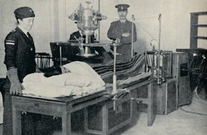 Strahlen, die die geheimen Winkel des Körpers enthüllen, um 1935 von Unbekannt