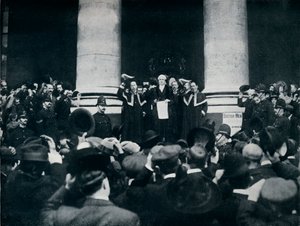 Verlesung der Kriegserklärung gegen die Türkei von der Royal Exchange, London, 1914