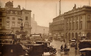 Regent Street, London, England, gesehen vom Piccadilly Circus, 1923, 1938 von Unbekannt