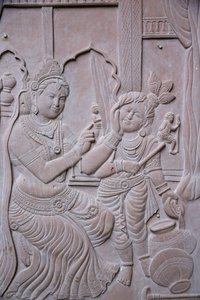 Relief, das den hinduistischen Gott Krishna mit seiner Stiefmutter Yashodha darstellt. Indien