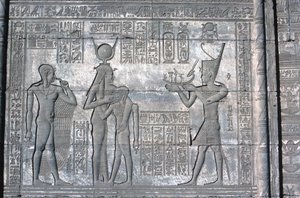 Relief am römischen Mammisi, Tempel der Hathor, spätes ptolemäisches und römisches Zeitalter, ca. 125 v. Chr. - ca. 60 n. Chr.