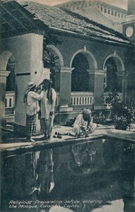 Religiöse Vorbereitung vor dem Betreten der Moschee, Colombo, Ceylon, um 1910