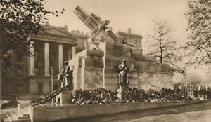 Darstellung eines 9-Zoll-Haubitze aus Stein, die große Kontroversen verursachte, ca. 1935 von Unbekannt
