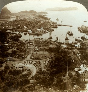 Wiederaufbau einer verbrannten Stadt - Aalesund, ein Inselhafen und wichtiger Kabeljau-Markt, Norwegen, ca. 1905 von Unbekannt