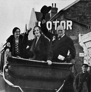 Zurückgekehrt für Epping Mrs. Churchill und Tochter Diana teilen Glück und Sieg, 1931, 1945