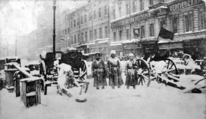 Revolutionäre Barrikaden auf dem Liteyny Prospekt, Petrograd, Russland, 27. Februar 1917