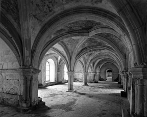 Romanische Architektur: Ansicht des Kapitelsaals der Zisterzienserabtei von Fontenay, gegründet 1118 (Côte d