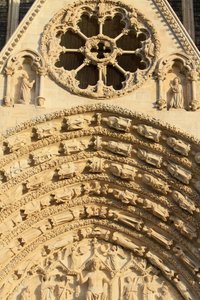 Rosettenfenster. Tympanon des westlichen Zentralportals. Stephansdom von Unbekannt
