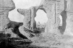 Ruinen der Mauern des Verzauberten Gartens, außerhalb der Stadt Samarra, Irak, 1917-1919